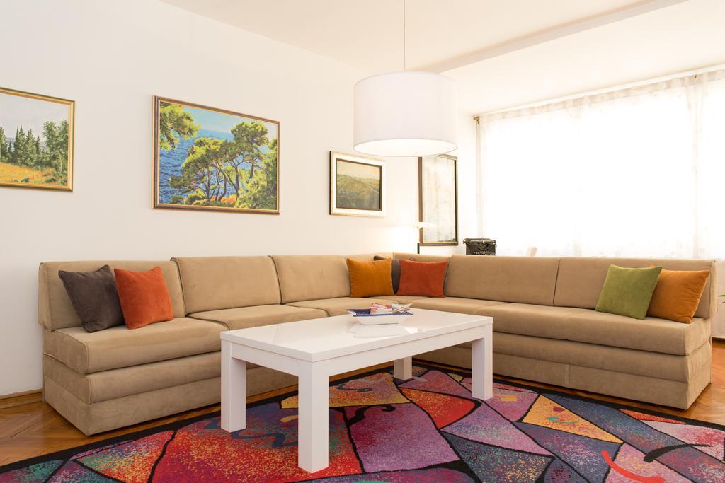 Gloria Apartman *